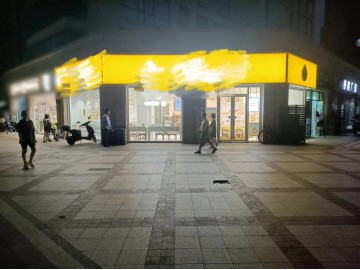 2865平湖城区十字路口大转角旺铺急转让可分租