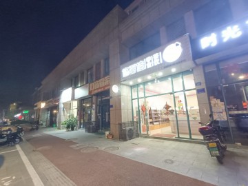 3148平湖新仓零食店转让可做餐饮
