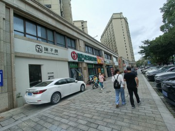 3162华府八佰伴商业街精装修美容店转让