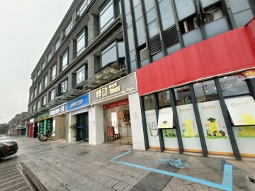 3302医院对面商业广场营业7年奶茶饮品店转让