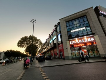 3404油车港多小区围绕餐饮店转让可外摆